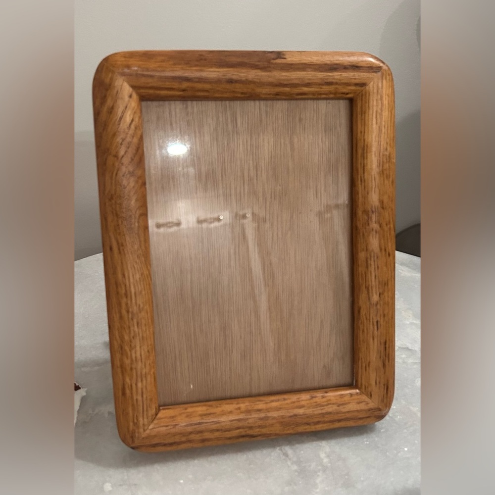 Price Products vintage wood picture frame for 5x7” photo in good condition
